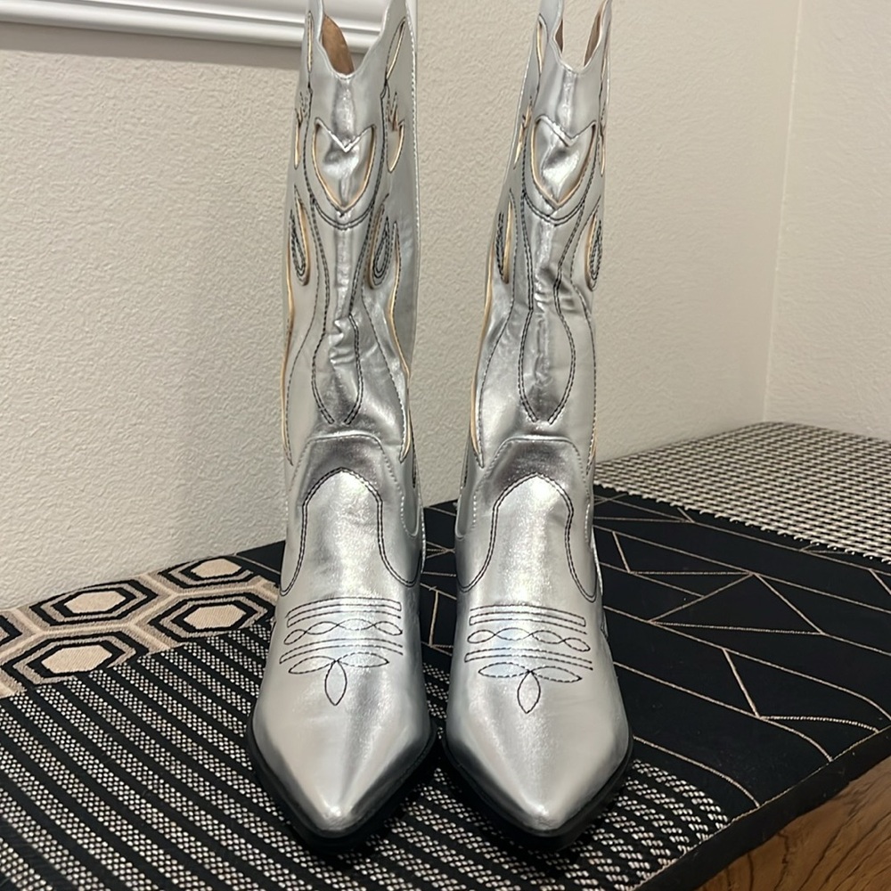 Princes Polly Exclusive “Rosewood” Boots Silver Western Boho New Size 7 - Picture 7 of 16